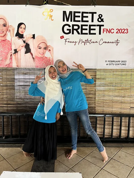 Dua anggota FNC dengan pose peace di Meet & Greet FNC 2023