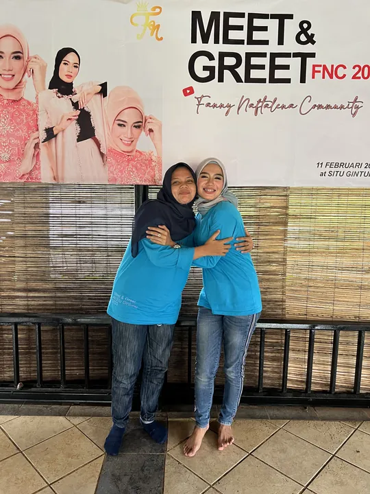 Dua anggota FNC berpelukan hangat di Meet & Greet FNC 2023 Situ Gintung